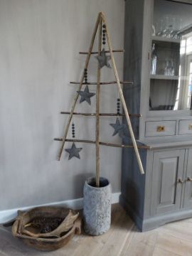 Picture of Stoere landelijke kerstboom van takken