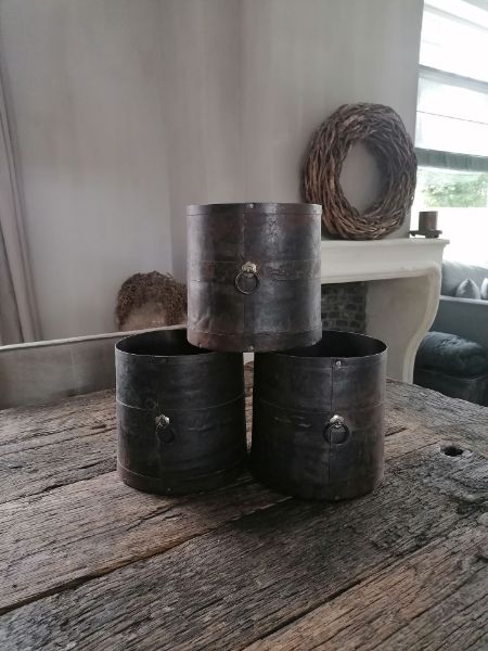 Picture of Oude bruin metalen pot met ring