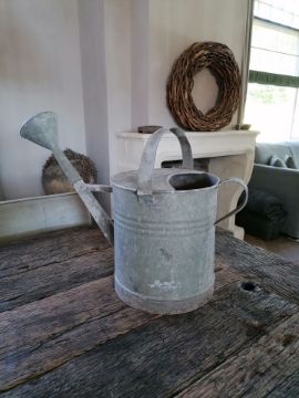 Picture of Grote oude zinken gieter