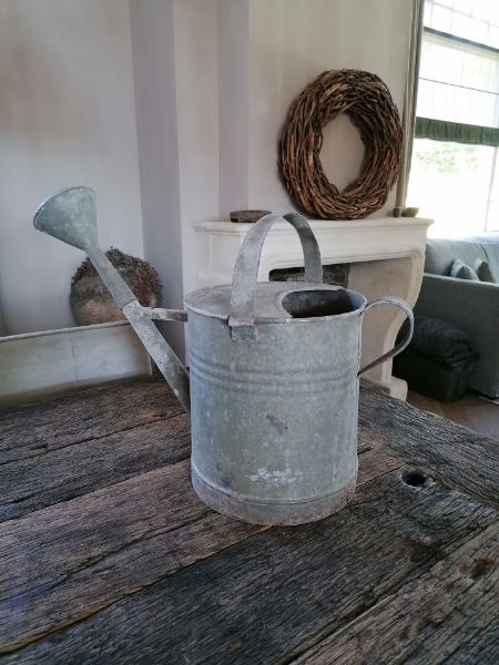 Picture of Grote oude zinken gieter