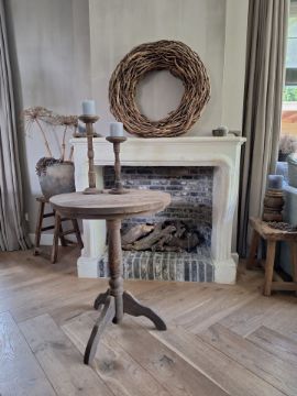 Picture of Stoer & Stijlvol wijntafel oud robuust hout 80 cm
