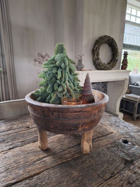 Picture of Originele oude olijfbak op pootjes