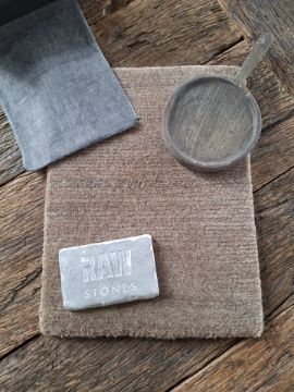 Picture of Vloerkleed handgeknoopt in hand gesponnen wol Middle Grey
